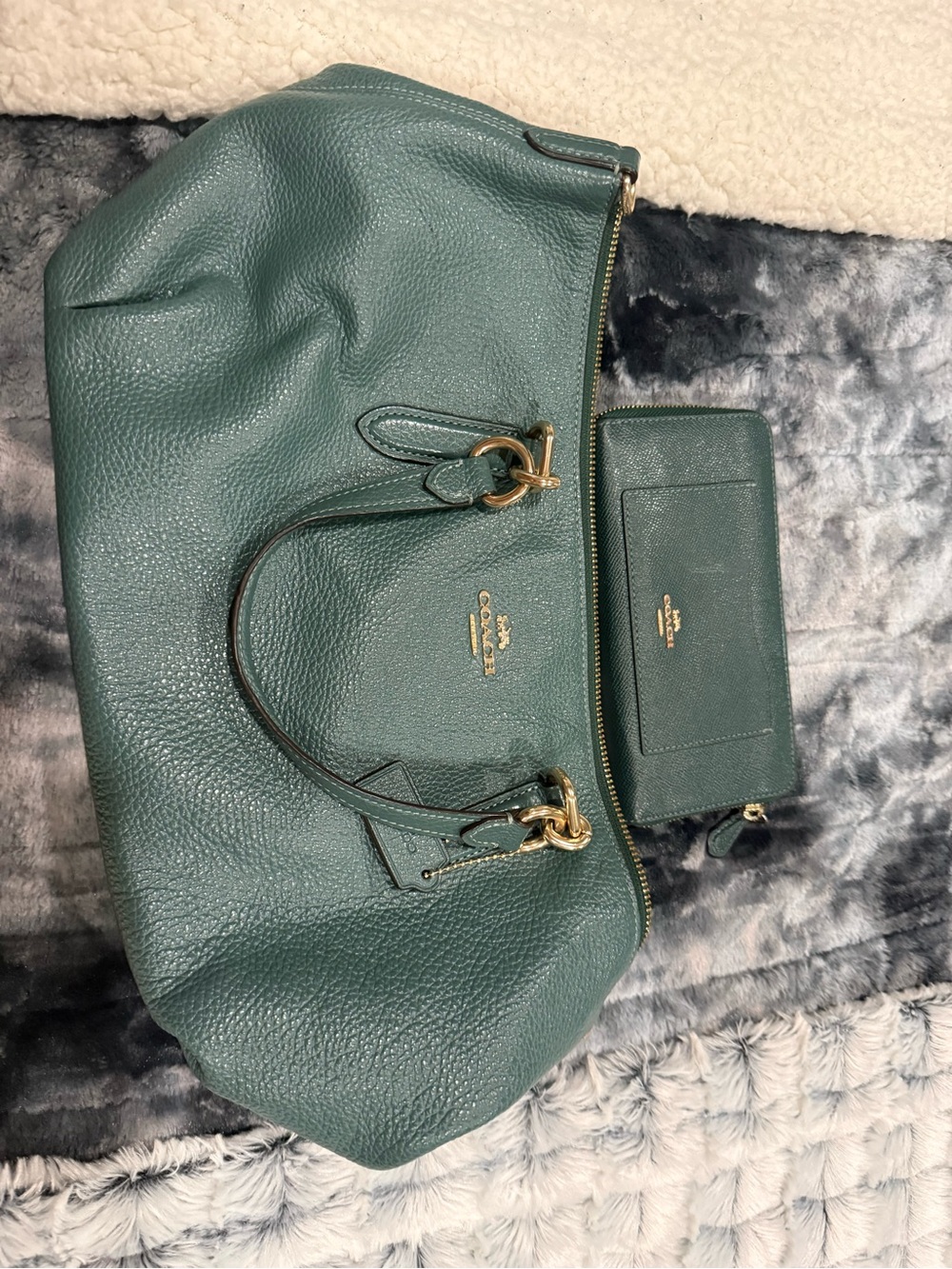 COACH Teal Green Saffiano Leather Zip bag and Card Wallet with Gold Logo - Picture 1 of 8
